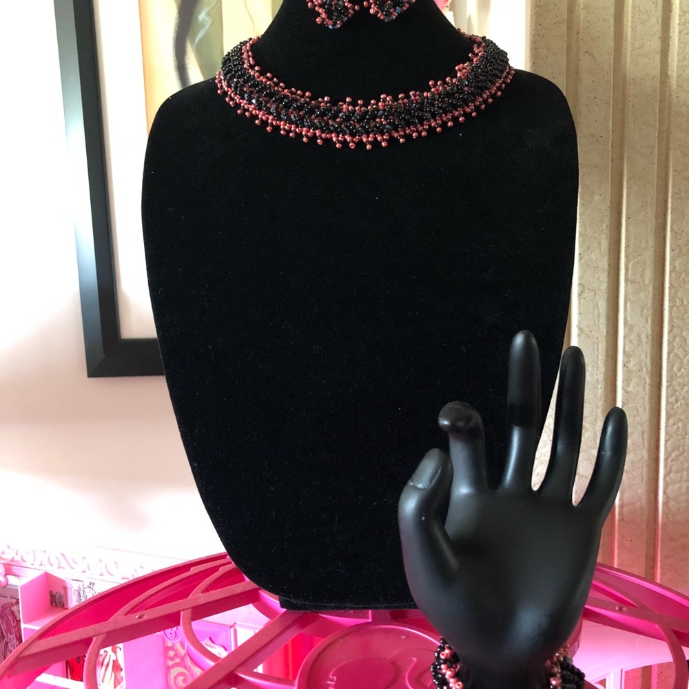 QUEEN NEFERTITI BEADED NECKLACE.